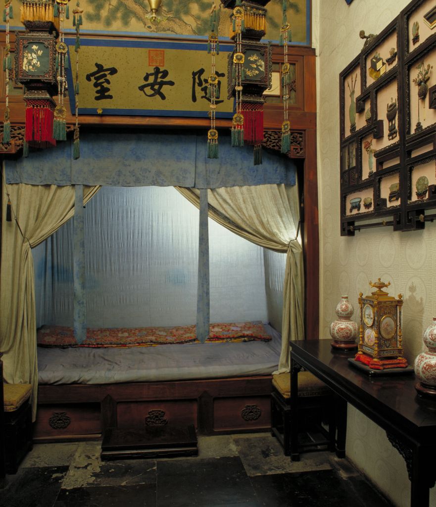 养心殿后殿西梢间皇帝的寝室"随安室"